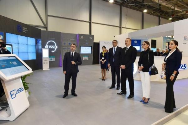 Prezident İlham Əliyev və xanımı "Bakutel-2017" sərgisi ilə tanış olublar