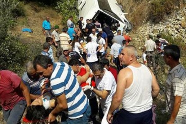 Türkiyədə dəhşətli qəza: 15 əsgər yaralandı