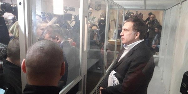 Saakaşvili məhkəmə zalından azadlığa buraxıldı