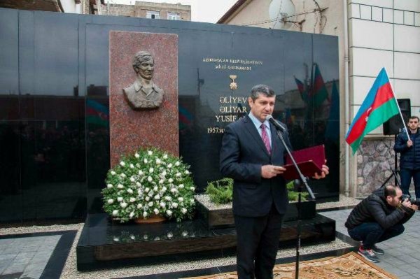 Azərbaycanın Milli Qəhrəmanı, şəhid Əliyar Əliyevin xatirə lövhəsi qoyuldu - BAKIDA