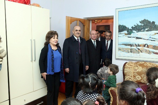 Məişət zorakılığından zərər çəkmiş şəxslərə göstərilən  sosial xidmətlərə baxış olub