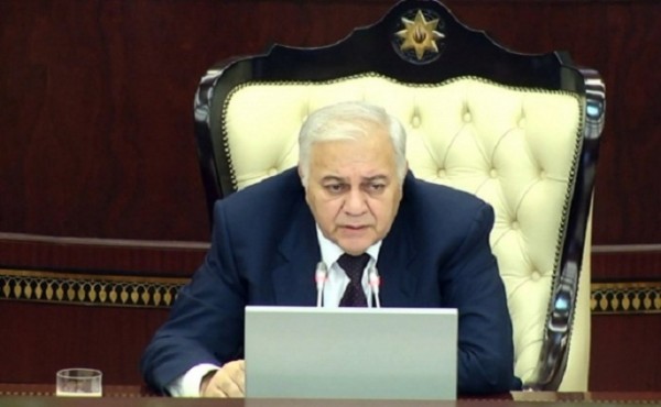 Spiker bəzi deputatlara irad tutub