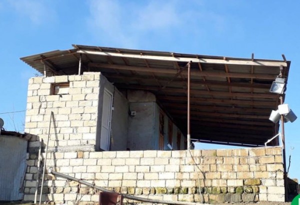 Aprel şəhidinin ailəsi vaqonda yaşayır - “Bizi dilənçi vəziyyətinə saldılar”/ FOTOLAR