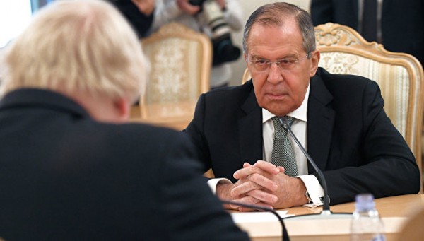 Lavrov britaniyalı həmkarı ilə mübahisə edib