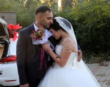 Gəlin maşınını soydular