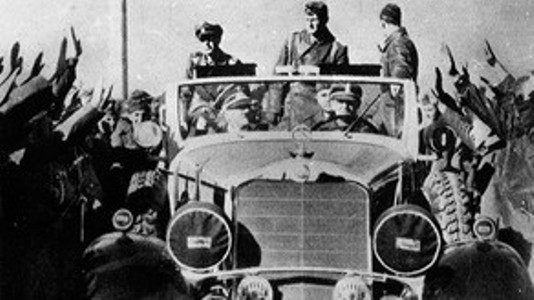 Adolf Hitlerin zirehli avtomobili hərraca çıxarılıb