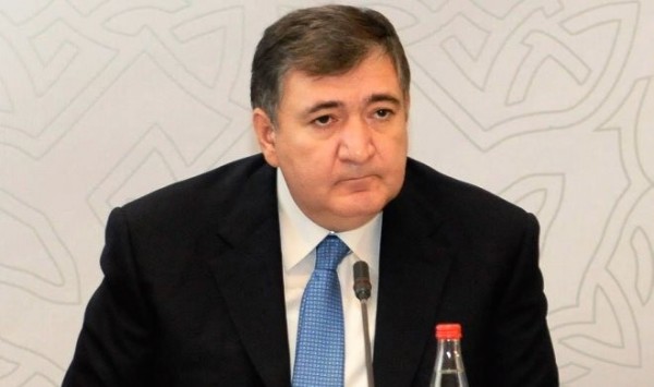 Fazil Məmmədov şəxsi istifadəsindəki 4 bahalı maşını Vergilər Nazirliyinə qaytardı