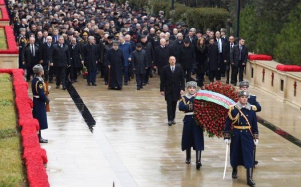 İlham Əliyev Şəhidlər Xiyabanını ziyarət etdi