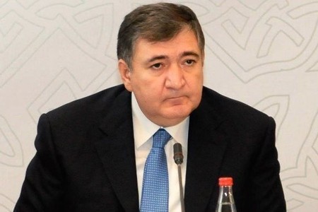 Fazil Məmmədov bahalı avtomobilini satdırıb – Bir neçə mülkünü də...