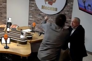Jurnalistlər Svanidze və Şevçenko canlı efirdə Stalinə görə əlbəyaxa olublar
