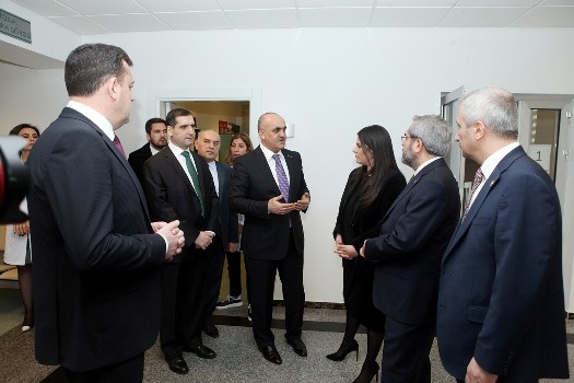 Jülide Sarıeroğlu Əlillərin Bərpa Mərkəzində olub