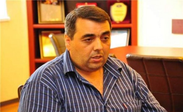Bakıda tanınmış jurnalisti hədələyirlər - Banka borca görə