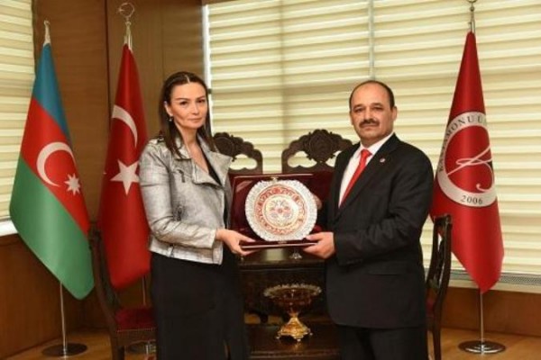 Qənirə Paşayevaya fəxri doktor adı verildi - Foto