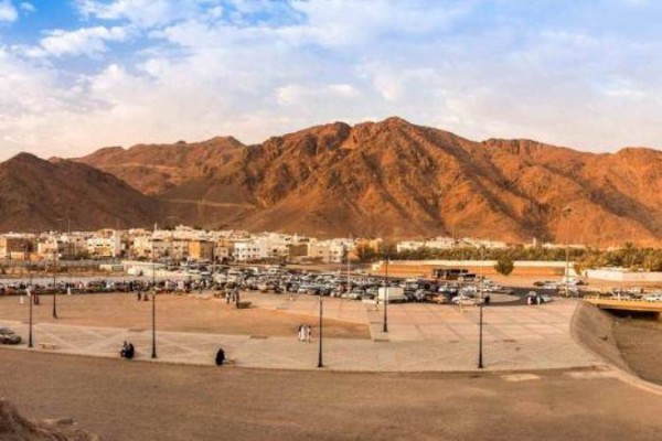 Mədinə yaxınlığındakı Uhud dağında şəlalə yarandı