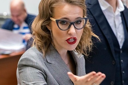 Moskvanın mərkəzində Kseniya Sobçaka hücum olub