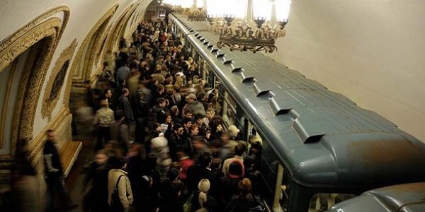 Bakı metrosunda problem yarandı, qatarlar tuneldə qaldı