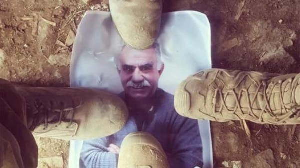 PKK lideri türk əsgərinin ayağı altında – Foto