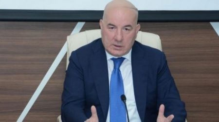 82 nəfər Elman Rüstəmovu məhkəməyə verdi