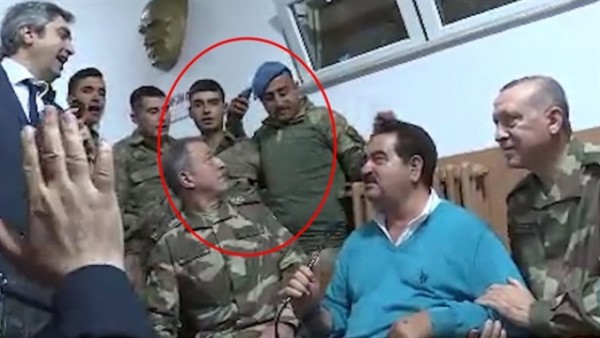 Hulusi Akar türk əsgərə qəzəbləndi – Video