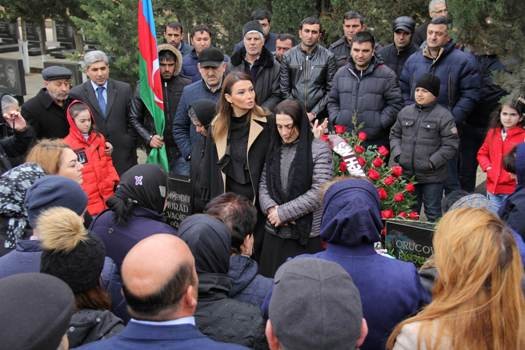 Qənirə Paşayeva Aprel şəhidlərinin anım tədbirində