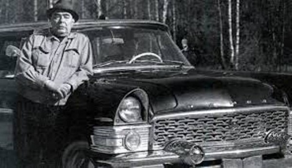 Brejnevi gəzdirən "Çayka" satışa çıxarıldı-FOTO