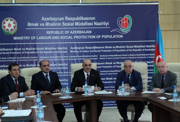 Səlim Müslümov Nazirlik yanında İctimai Şuranın üzvləri ilə görüşüb