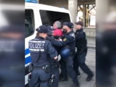 PKK-çılara təkbaşına etiraz edən türkü 10 alman polisi belə saxladı