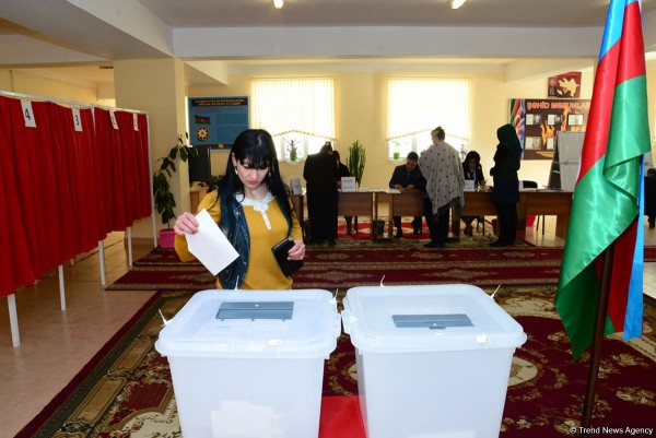 Azərbaycanda prezident seçkilərində səsvermə başladı