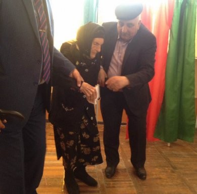 Azərbaycanın ən yaşlı seçicisi səs verib