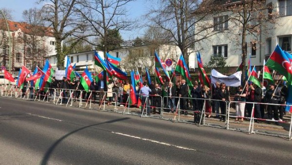 Berlində azərbaycanlıların həmrəylik aksiyası - Foto