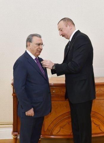 Prezident İlham Əliyev Ramiz Mehdiyevi "Şöhrət" ordeni ilə təltif edib