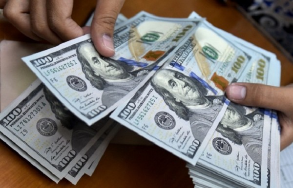 İranda dollar alıb-satmaq qadağan edildi