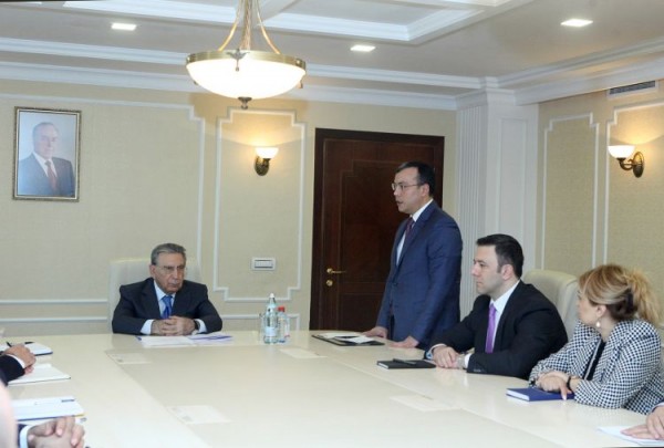Yeni əmək və əhalinin sosial müdafiəsi naziri kollektivə təqdim edilib