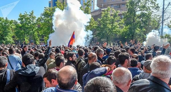 İrəvanda siyasi parçalanma: nələr baş verir? – Şok gəlişmə