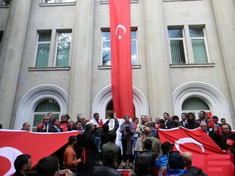 Tbilisidə qondarma "erməni soyqırımı" aksiyasına cavab aksiyası keçirilib