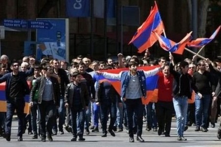 Ermənistan: Mitinqlər paytaxtdan kənara çıxır