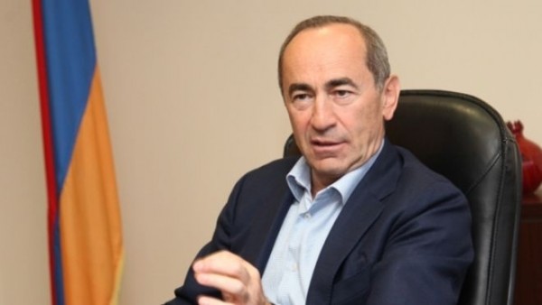 "Hakimiyyət çamadan deyil ki götürüb versinlər Paşinyana" - Robert Köçəryan