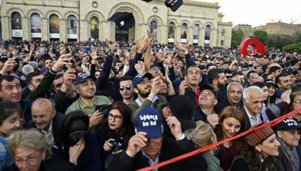 Yerevanın mərkəzində çoxminlik mitinq keçirilir