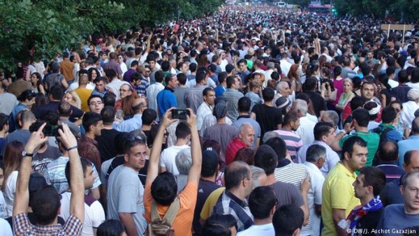İrəvanda yenidən kütləvi etirazlar başlayır - CANLI