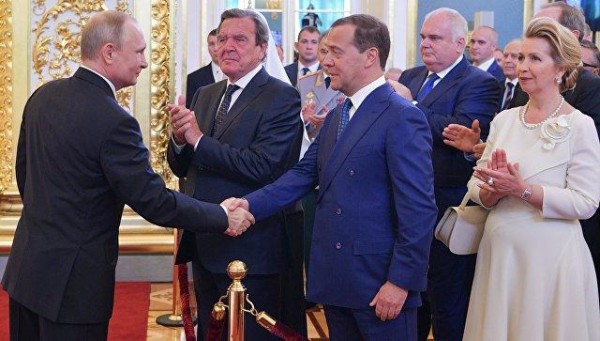 Lavrov, Raqozin, Şuvalov gedir: Putin daha kimi yola salacaq?
