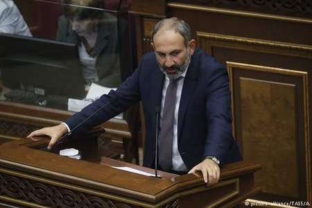 Ermənistanın “başından böyük danışan” baş nazirinin 2 xətası