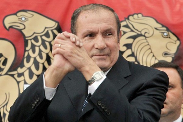 Petrosyan Paşinyanın çöküşünə hazırlaşır