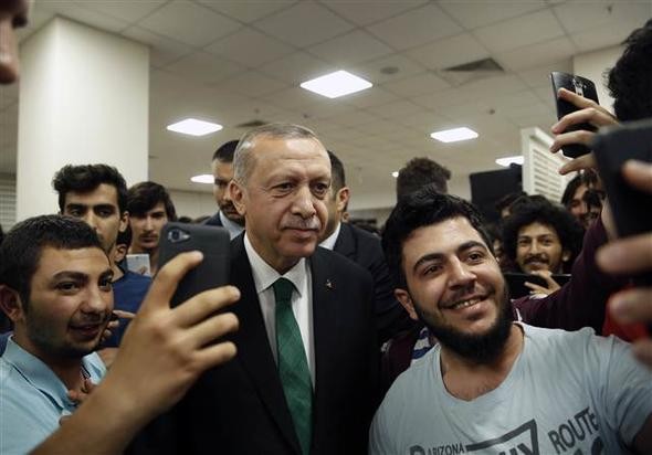Ərdoğan “çayınız hazırdırsa, gəlirəm” dedi, sahurda iştirak etdi - FOTO