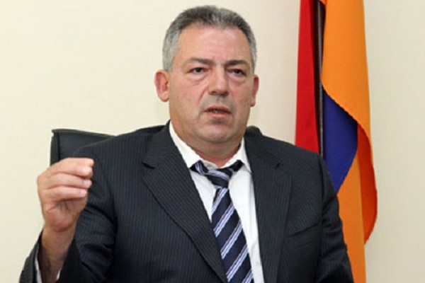 Sarkisyana meydan oxuyan məhkəmə sədri istefa verdi