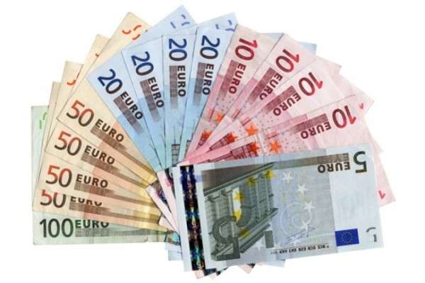 300 min avro tapdılar, evsizlərə payladılar