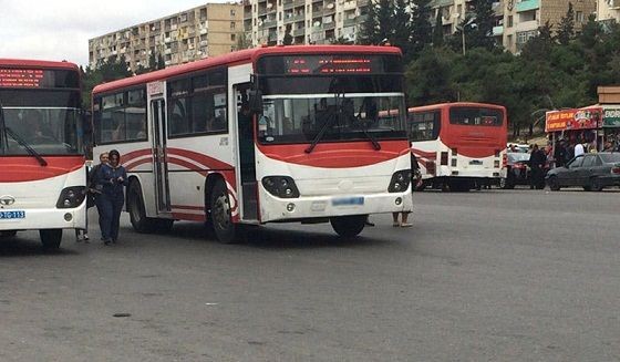 Bakıda konduktor avtobusdan yıxılıb öldü