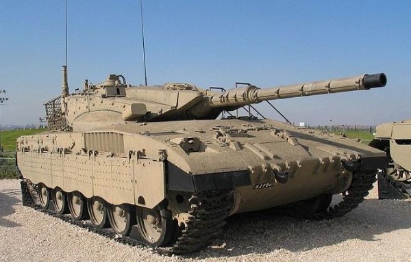 İsrail tanklarını Suriya sərhədinə topladı