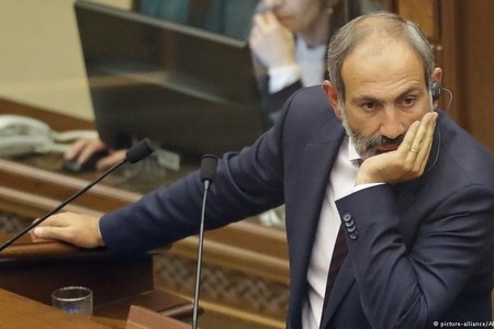 Paşinyana Avropa şilləsi: Brüssel İrəvanı pərt elədi