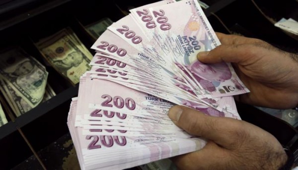 Türkiyədə dolların məzənnəsi 6 lirəni keçib