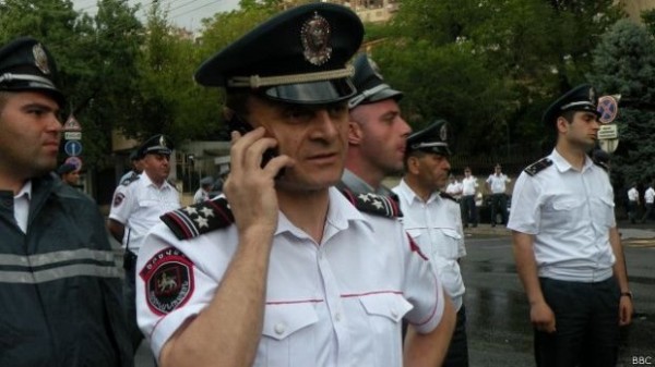 Ermənistan polis qoşunlarını Azərbaycanla sərhədə yola salır